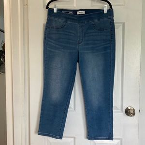 Ladies jean capris like new